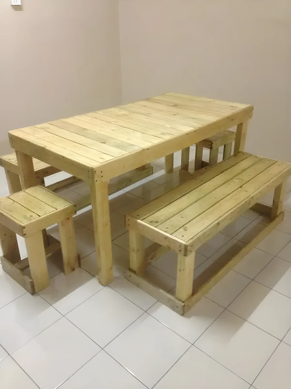 Jedálenský nábytok z paliet